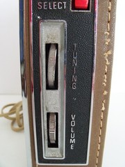 Vintage GE Solid State AM/FM Portable Radio AC or DC Model P977A–Works
