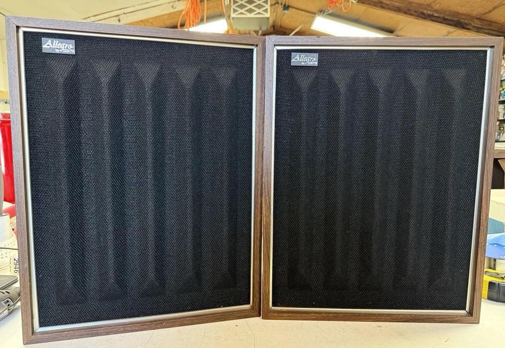 Vintage Zenith Allegro speakers d9013W Made In USA Large Speakers Walnut Veneer