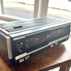 Juliette LED Clock Radio EL-1988 Singapore Electronic Solid State Faux Wood VTG