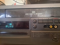 GOLDSTAR GVR-DD1 8mm VCR Video8 VHS Combo Player FOR PARTS OR REPAIR- POWERS ON