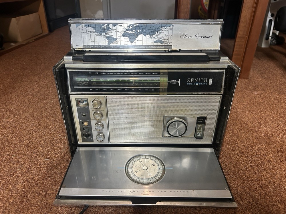 Zenith Royal 7000 Trans Oceanic Vintage Radio