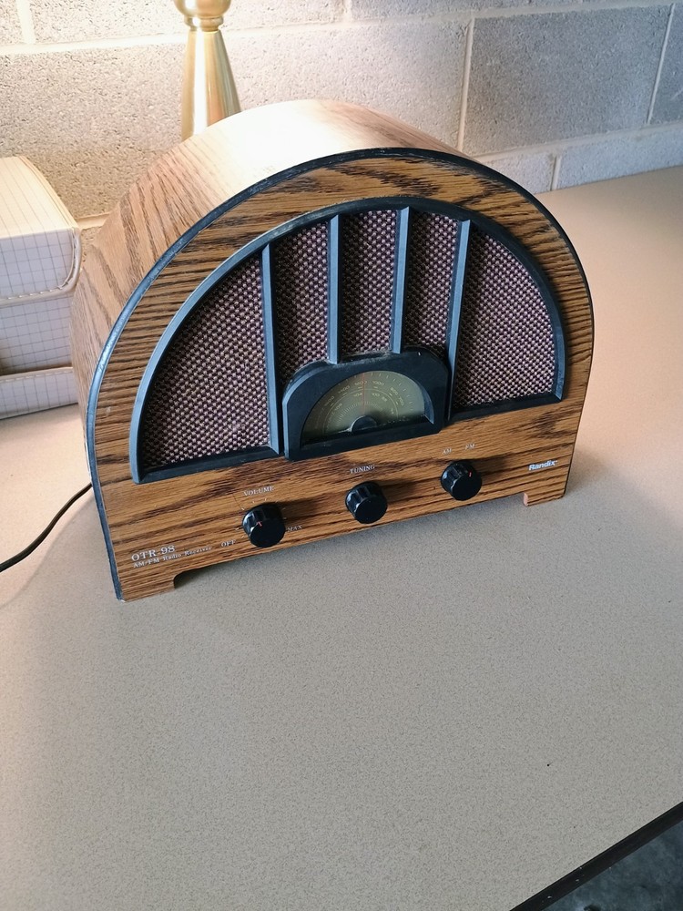 Randix OTR-98 AM/FM Radio Replica Reproduction Cathedral Style Wood Cabinet
