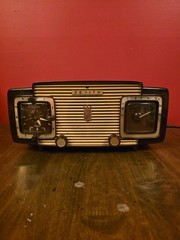 Vintage 1953 Zenith Model L622 Am Vacuum Tube Radio.