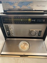 Vintage Zenith Solid State Trans-Oceanic Royal 7000-1, 11 Band Portable Radio