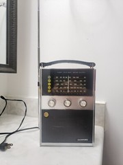 Lloyds 9N57B-37A Solid State 5 Band Shortwave Radio TESTED