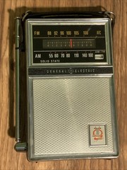 Vintage General Electric Solid-State AM FM Portable Radio