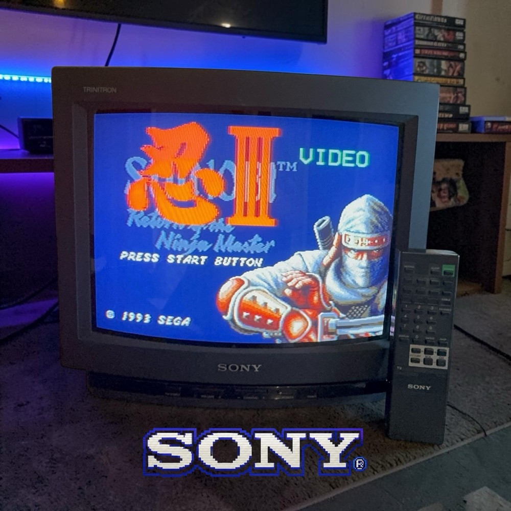 Sony Trinitron 13″ CRT TV KV-13TR27 Retro Gaming 1992 Vintage Television Remote