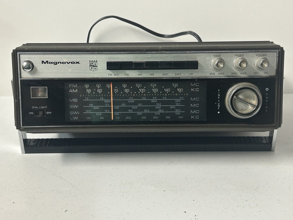 Vintage Magnavox 6 Band Shortwave AM/FM Radio 1R1214 Works Great Free Shipping!