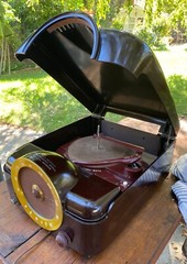1951 Zenith H664 Tube Radio Record Player Cobra Matic Variable Speed Bakelite