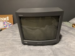 Sony Trinitron 13″ model KV-13M42 2002 Retro gaming TV With Remote Working