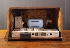 Old Antique Wood Zenith Vintage Tube Radio Converted to Retro Bluetooth Speaker