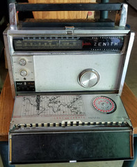 VINTAGE ZENITH ROYAL 3000-1 TRANS-OCEANIC TRANSISTOR RADIO For Parts
