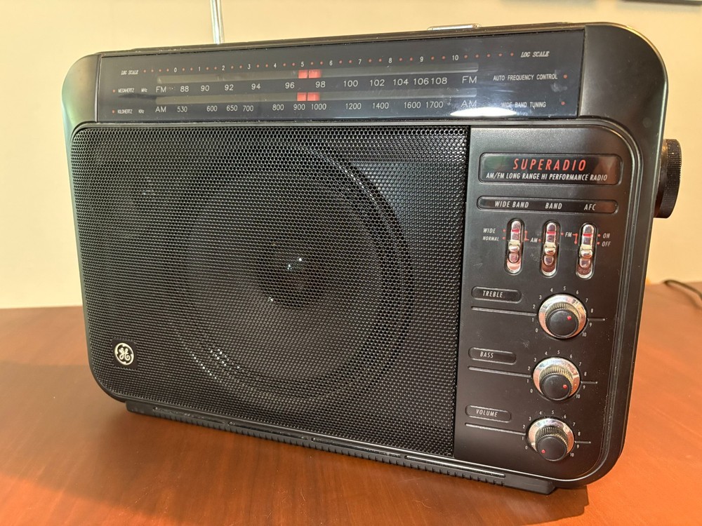 GE Model 7-2887 Super Radio III Long Range AM/FM w/Box – Black – WORKS
