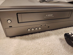 Magnavox DV200MW8 4-Head VCR/DVD Combo Player DVD VHS Tested W/Remote Working