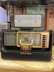 Vintage Zenith H500 Trans Oceanic Wavemagnet Tube Radio Powered On / Received