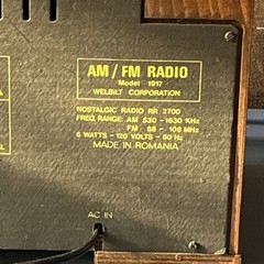 Welbilt Nostalgic Reproduction AM/FM Radio Model 1917. It works with plugg-in