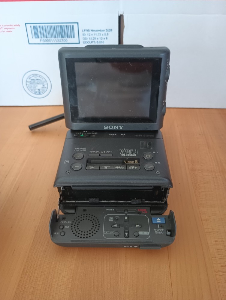 Sony GV-500 8mm Hi8 Stereo HiFi VCR Video Walkman No Charger