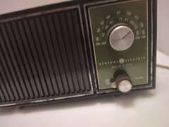 GE Solid State AM FM Table Radio Model T2210A