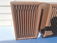 Vintage Kenwood KL-555D 100 W 3-Way 5 Speaker System w/Grills in Reflex Cabinets
