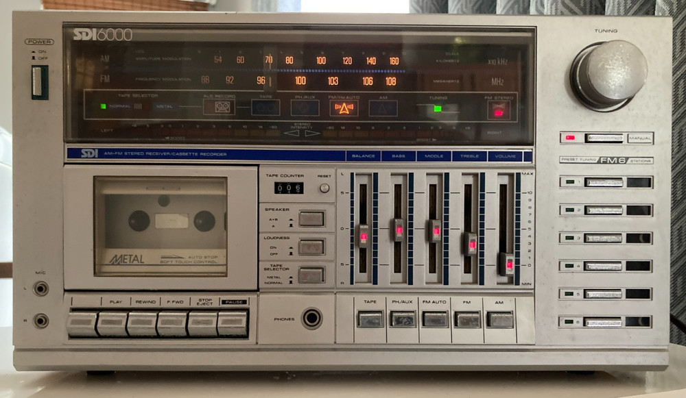 Soundesign SDI6000 STEREO AM FM /CASSETTE PLAYER Taiwan Tested – WORKS!