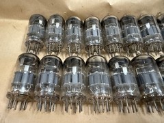 Amperex ECC88/6DJ8/6922 bugle boy D-Getter early version vintage tube