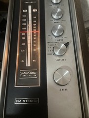 VINTAGE PANOSONIC MODEL SE-1318 PHONOGRAGH/RADIO W/BUILT IN SPEAKERS *VERY RARE*