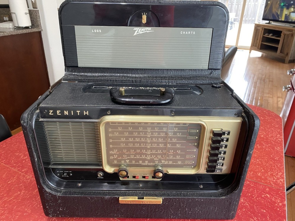 Zenith Trans-Oceanic H500 Portable Vintage Radio with Wave Magnet. Working!!