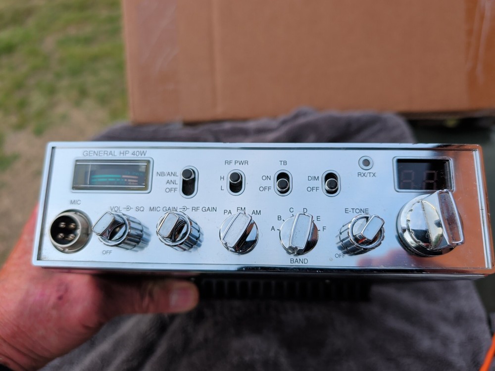 General HP40 W 6 Band AM -FM Radio