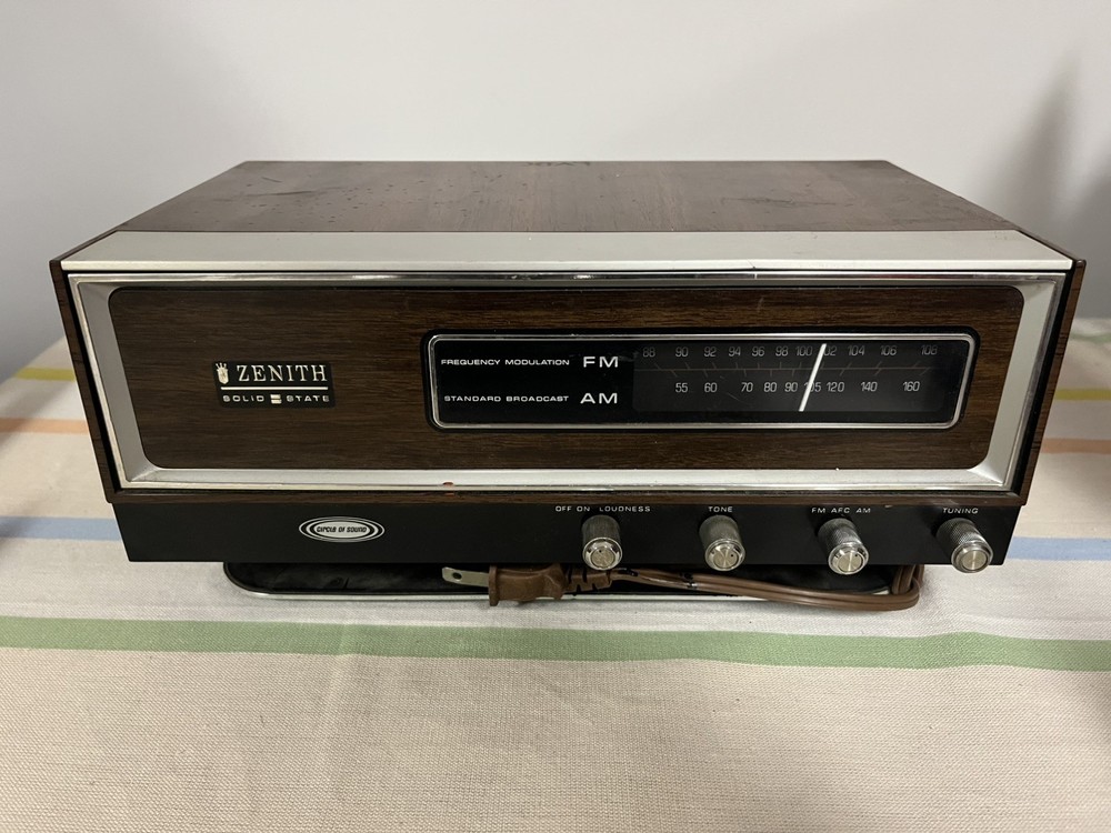 Vintage Zenith Circle of Sound Solid State K421W AM/FM Radio Tested Semi Working