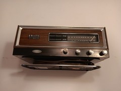 Vintage Zenith Solid State Radio, Circle Of Sound, AM FM Model R421, …..