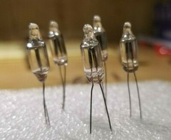 20 TINY NEON LAMPS (A1A?) SPECS UNKNOWN HOBBYISTS PROJECTS DIORAMAS