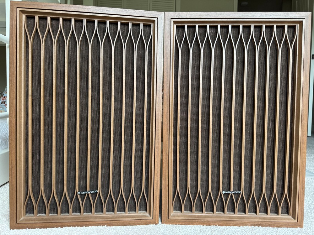 Two Vtg. Kenwood KL-777A 110 w 4-Way Speaker System with 6 Speakers