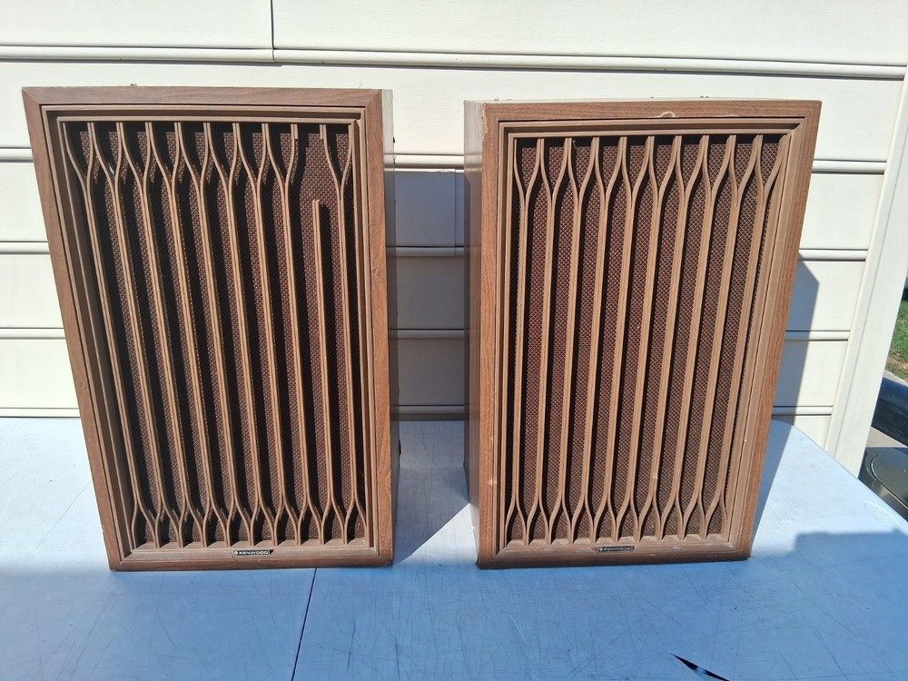 Vintage Kenwood KL-555D 100 W 3-Way 5 Speaker System w/Grills in Reflex Cabinets