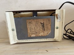 Zenith B510W Vintage AM Tube Tabletop Radio White/Cream w/ Carry Handle