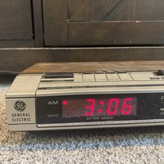 Vintage GE 7-4634B AM/FM Digital Alarm Clock Radio Woodgrain Tested