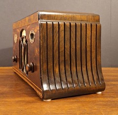 Old Antique Wood Zenith Vintage Tube Radio Converted to Retro Bluetooth Speaker
