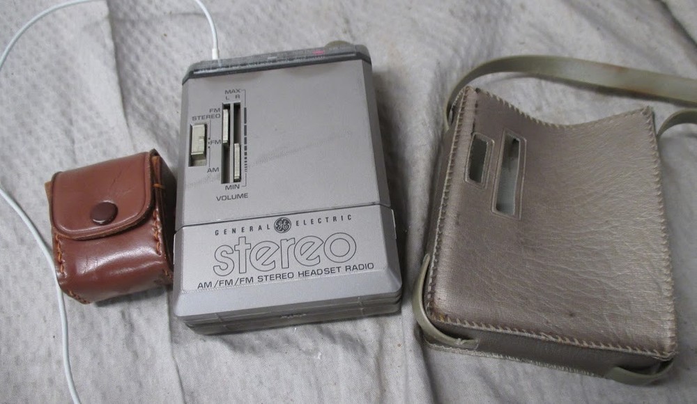 Vintage GE Stereo AM/FM/FM Stereo Headset Radio 7-1000A w/ Original Accessories