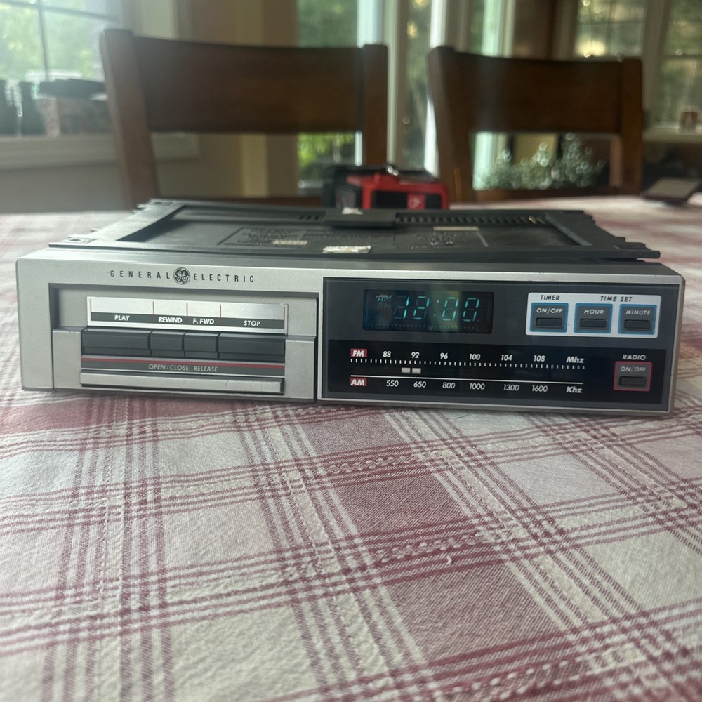 GE 7-4265A Cassette/Tape AM/FM Radio Under Cabinet Clock WORKS