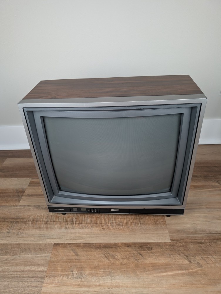 Vintage 19″ Zenith Space Command System Retro Gaming Wood Grain CRT TV 1989