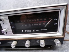 Vintage Zenith Model H472W Solid State Circle of Sound AM FM Alarm Clock Radio