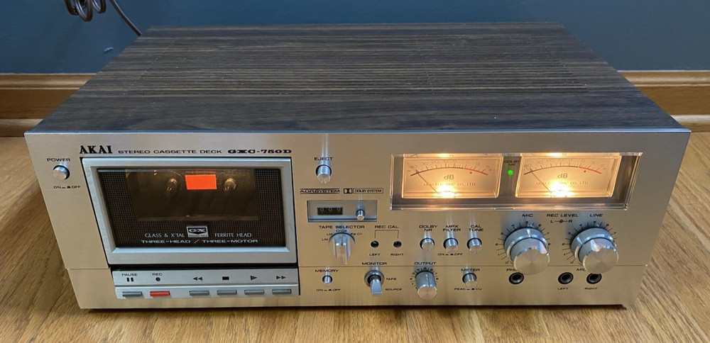 Vintage Akai GXC-750D Stereo Cassette Deck Turns On Parts Only AS IS Japan