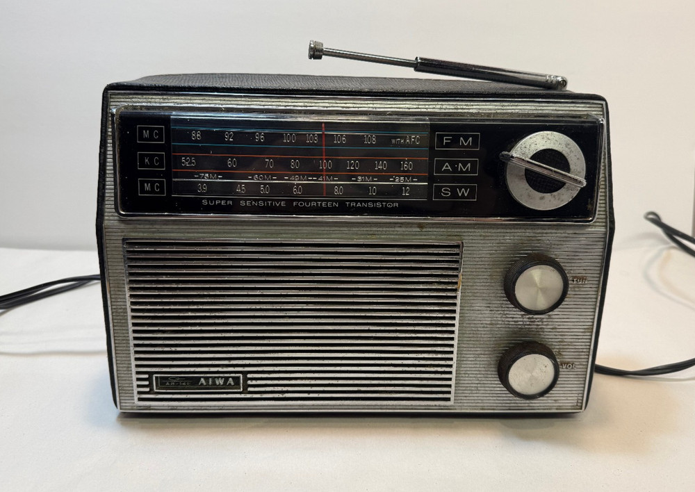 Vintage Aiwa AR-141 SolidState Multiwave Portable Radio
