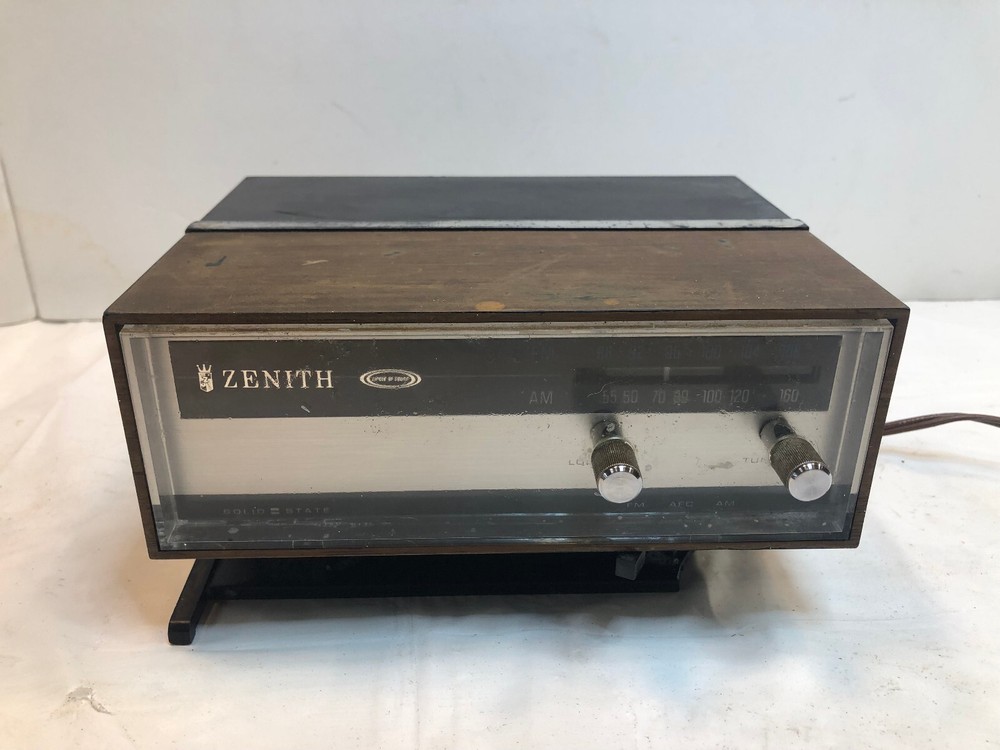 Vintage Zenith AM/FM Radio Circle of Sound Table Model C415W Mid Century
