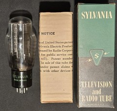 SYLVANIA 5U4G TUBE 1947 FULL WAVE RECTIFIER RIBBED PLATES BOTTOM D GETTER NIB